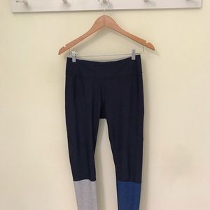 Outdoor Voices legging in Navy with color dip